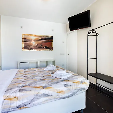 Penthouse18 - Jacuzzi On Master Bedroom * Риччоне