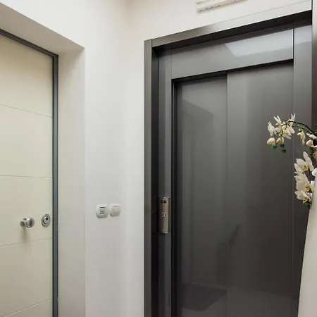 Апартаменты Penthouse18 - Jacuzzi On Master Bedroom