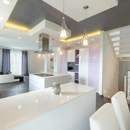 Апартаменты Penthouse18 - Jacuzzi On Master Bedroom