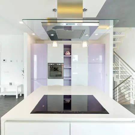 Апартаменты Penthouse18 - Jacuzzi On Master Bedroom *